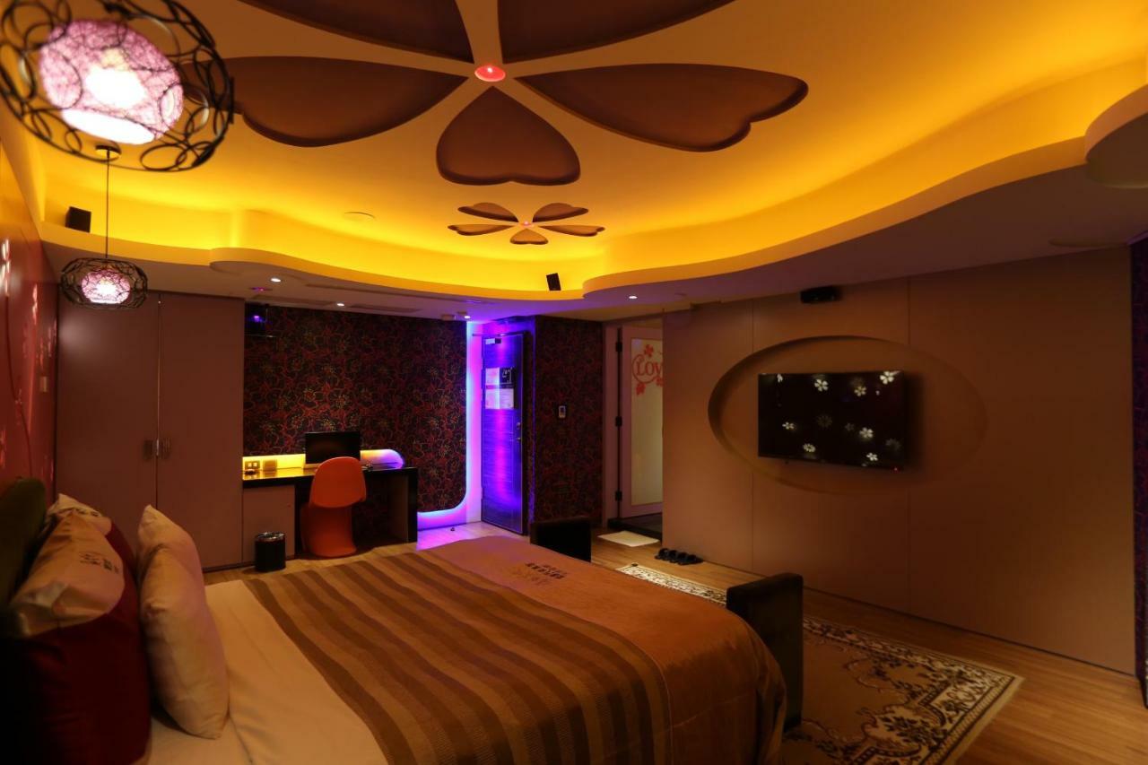 Yosemite Motel - Taiyuan Branch Taichung Exterior foto